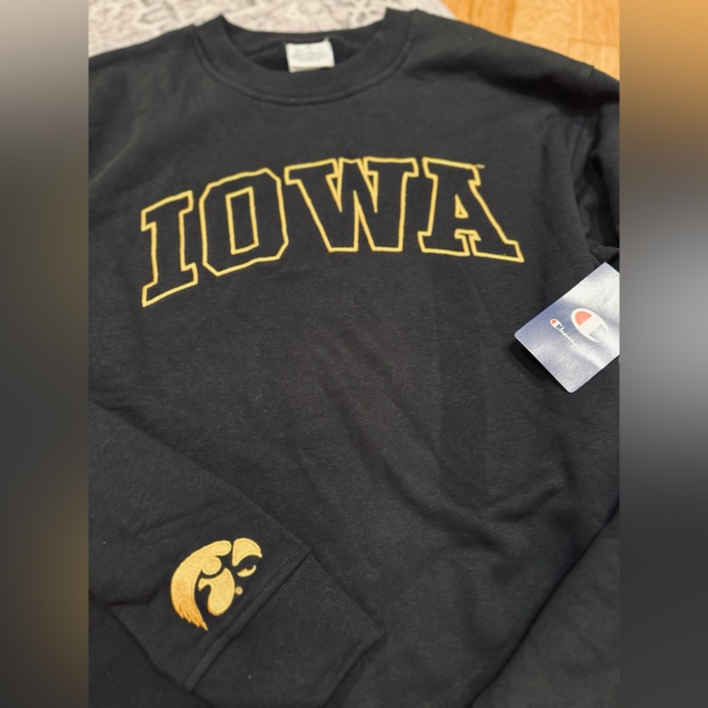 NWT Champion Women’s Iowa Sweatshirt size Medium
